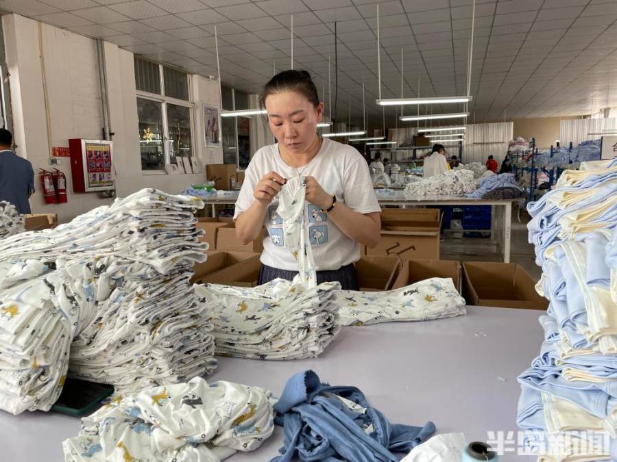 半島觀察丨一條蓋毯爆火背后的童裝江湖：3000家企業(yè)即墨鏖戰(zhàn)，如何贏得三孩商機