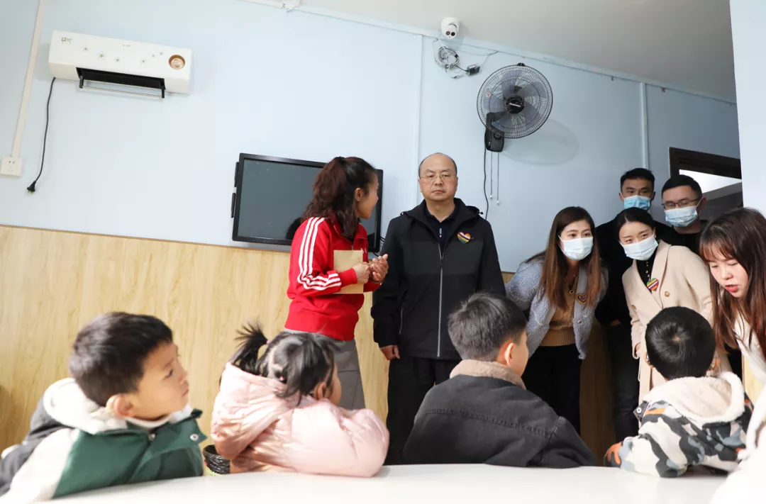 貴陽(yáng)西南國(guó)際商貿(mào)城暖冬捐贈(zèng)公益行，叩響聾兒無(wú)聲世界