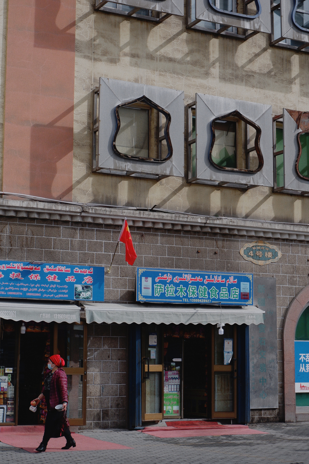 新疆大型玉石批發(fā)市場(chǎng)，十塊跟幾萬(wàn)的分不清好壞，攤主都勸不要買