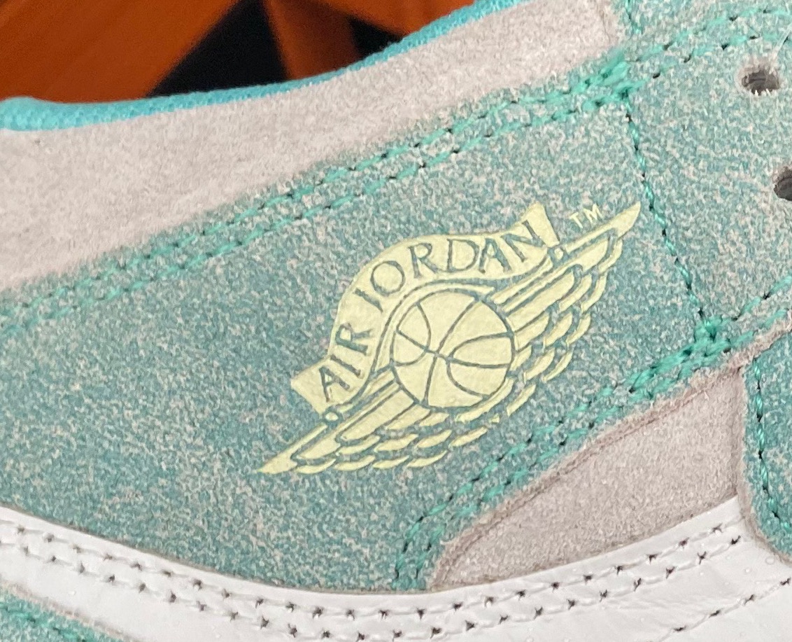 假貨當成正品買、和執(zhí)法人員躲貓貓，這家adidas nike折扣店什么打了“折扣”?