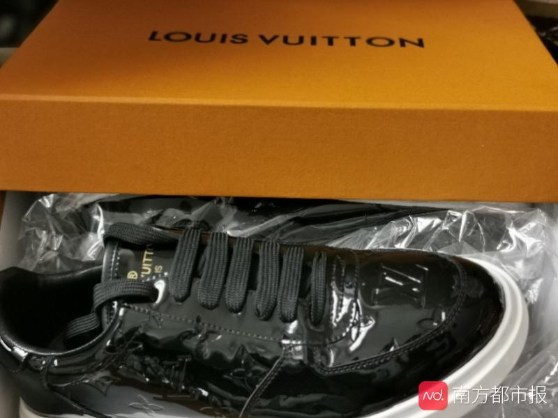南都暗訪假名牌鞋中轉(zhuǎn)鬼市：180元買LV，小票證書5元購