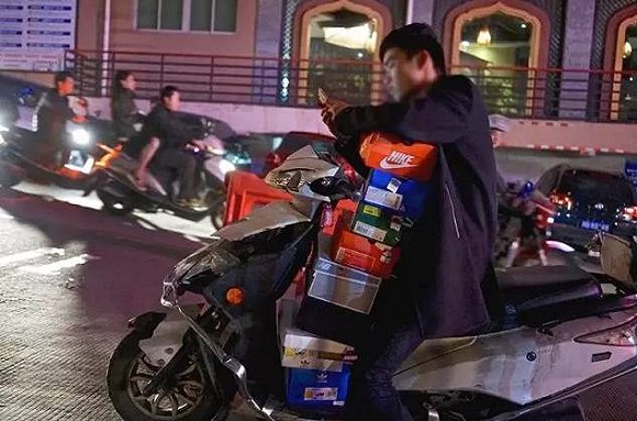 廠貨、A貨、仿貨、原單、裁片鞋等等，現(xiàn)在看來都只是叫法不同的假貨而已