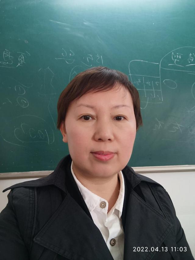 做服裝設(shè)計(jì)一個(gè)月多少錢(qián)（服裝設(shè)計(jì)師掙錢(qián)嗎）