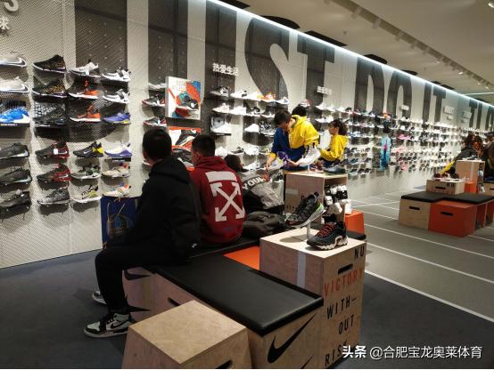 在實體店買的阿迪達斯的不喜歡可以退貨嗎_（阿迪達斯實體店不讓退貨）