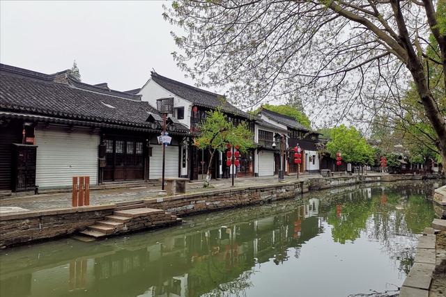 似水年華女裝什么檔次,價(jià)格帶（似水年華女裝屬于什么檔次）
