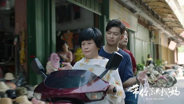 沒想到，法國周星馳會用一部“黃暴污”電影，成為喜劇片的王炸