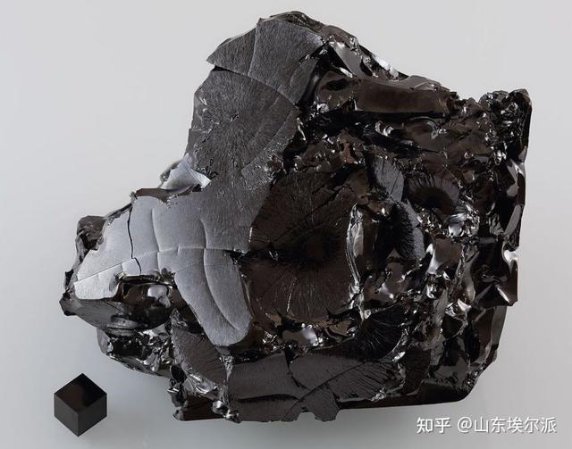 玻璃碳纖維和碳纖維區(qū)別，玻璃碳纖維？