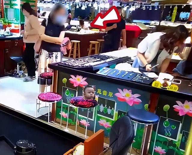 珠寶柜臺(tái)定制公司，廣州珠寶定制？