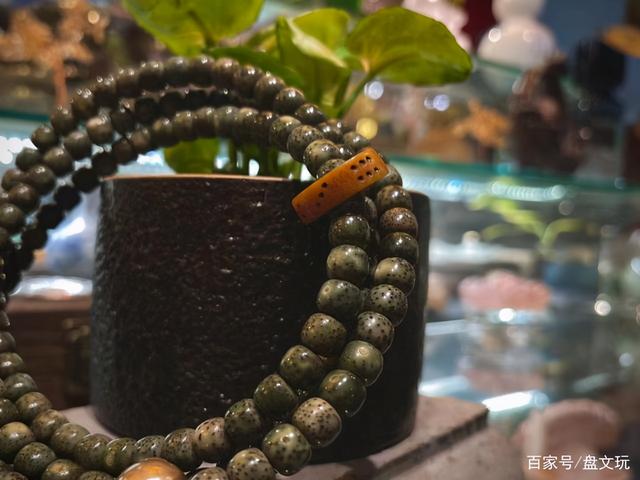 文玩手串批發(fā)進(jìn)貨渠道有哪些，文玩手串批發(fā)進(jìn)貨渠道有哪些好？