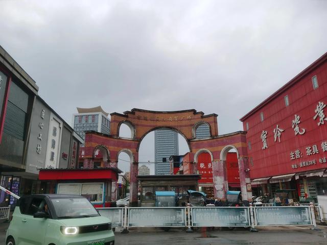 景德鎮(zhèn)陶瓷批發(fā)大市場(chǎng)在哪里，景德鎮(zhèn)陶瓷批發(fā)大市場(chǎng)在哪里_？