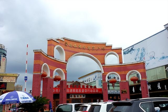 景德鎮(zhèn)陶瓷哪里有批發(fā)市場啊，景德鎮(zhèn)陶瓷批發(fā)大市場地址？