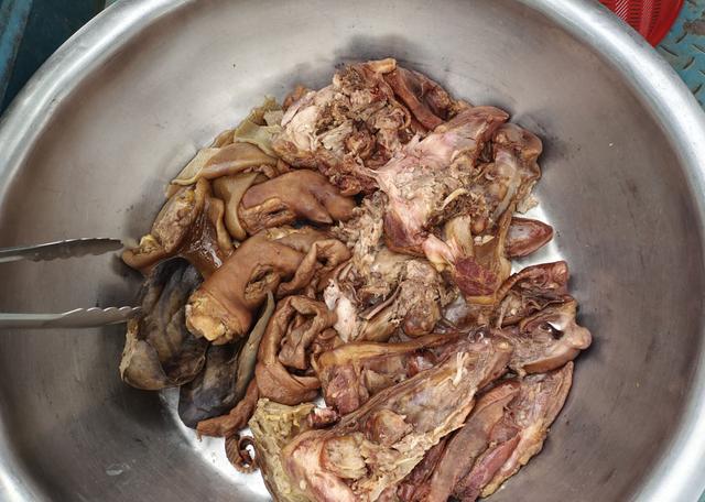 熟食店豬頭肉賣多少錢一斤，熟豬頭肉批發(fā)5元一斤多少
