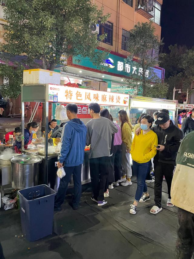 深圳十大夜市地?cái)傄粋€(gè)月多少收入，深圳十大夜市地?cái)傄粋€(gè)月多少租金