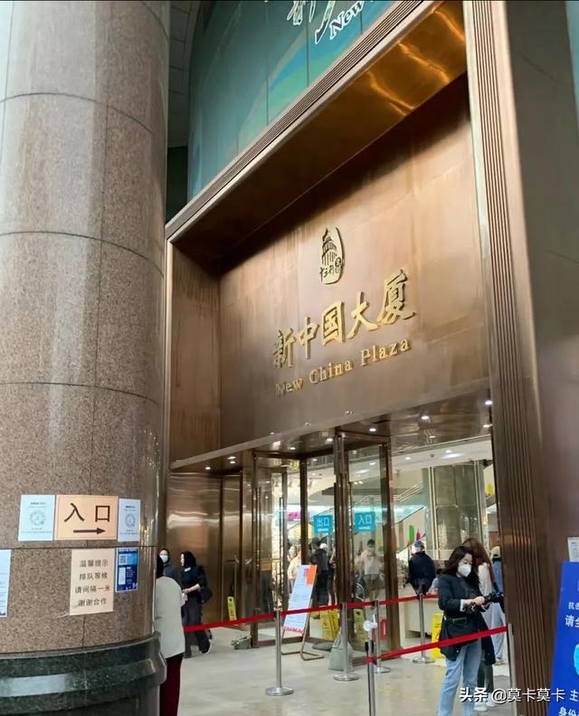 中高檔女裝貨源批發(fā)，女裝中高檔拿貨批發(fā)網(wǎng)