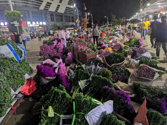 成都批發(fā)鮮花市場(chǎng)進(jìn)貨渠道在哪里，成都鮮花進(jìn)貨渠道？