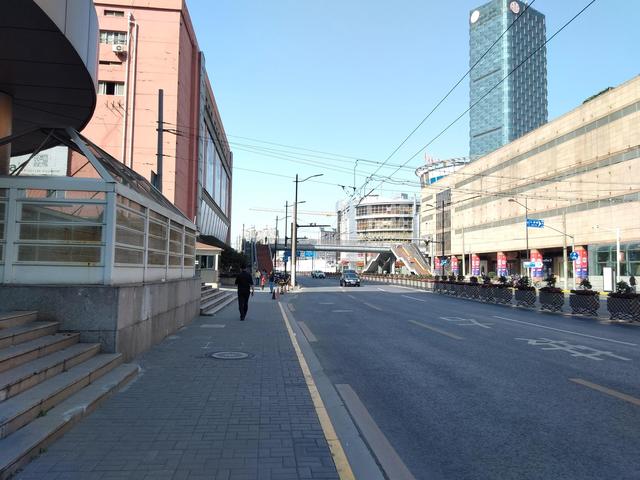 上海服裝批發(fā)市場在哪里，上海服裝批發(fā)市場在哪里最好？