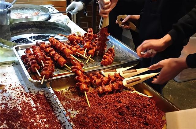 街邊的淀粉腸在哪買，擺地攤的腸粉哪里有的批發(fā)？