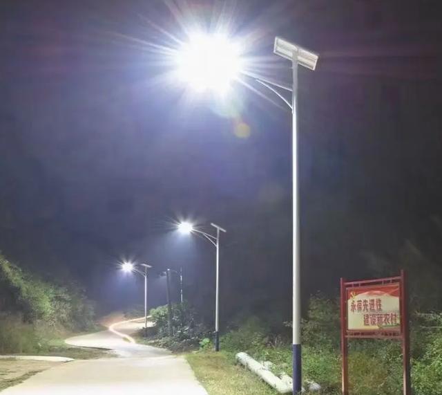 批發(fā)太陽能路燈廠家直銷，批發(fā)太陽能路燈廠家聯(lián)系電話？