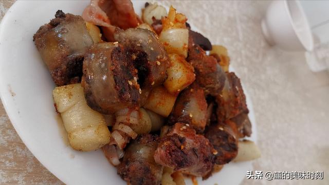 大街賣的淀粉腸什么做的，淀粉腸超市有賣嗎？