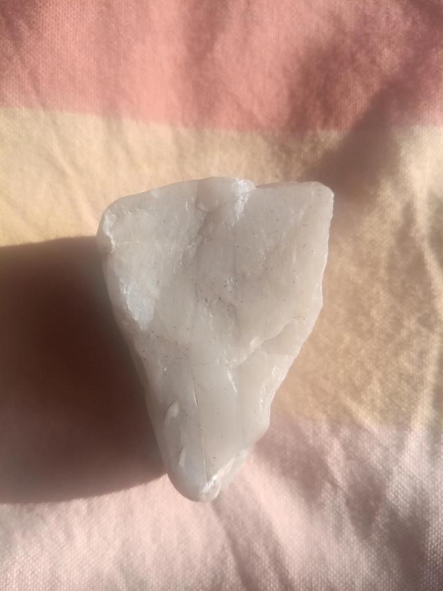 東陵玉手鐲批發(fā)圖片價(jià)格，東陵玉手鐲圖片和價(jià)格？