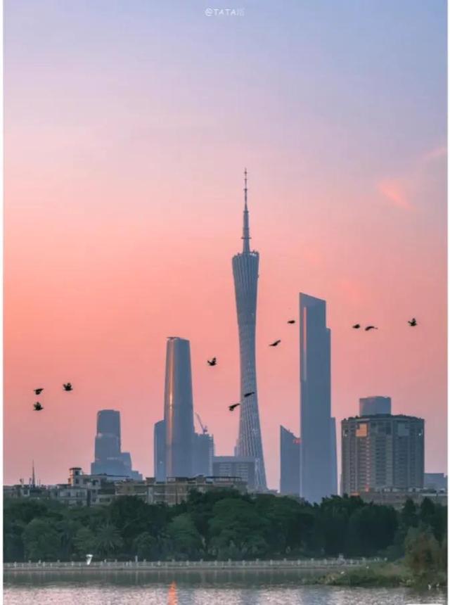 廣州十三行服裝批發(fā)在哪個(gè)區(qū)哪條街，廣州十三行服裝批發(fā)在哪個(gè)區(qū)哪條街道？