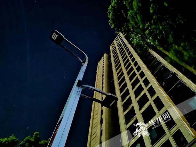 重慶路燈廠家直銷批發(fā)電話，重慶路燈廠家直銷批發(fā)電話號碼？