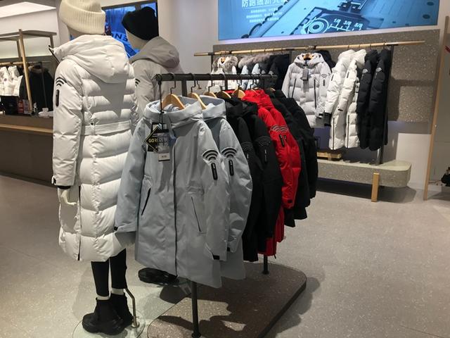 羽絨服批發(fā)哪里最便宜質量好的，羽絨服哪里的好又便宜？
