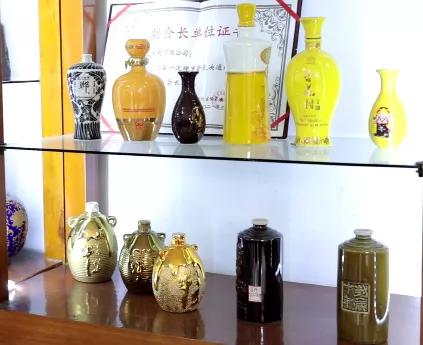 陶瓷酒壇批發(fā)廠家，陶瓷酒壇批發(fā)廠家直銷？