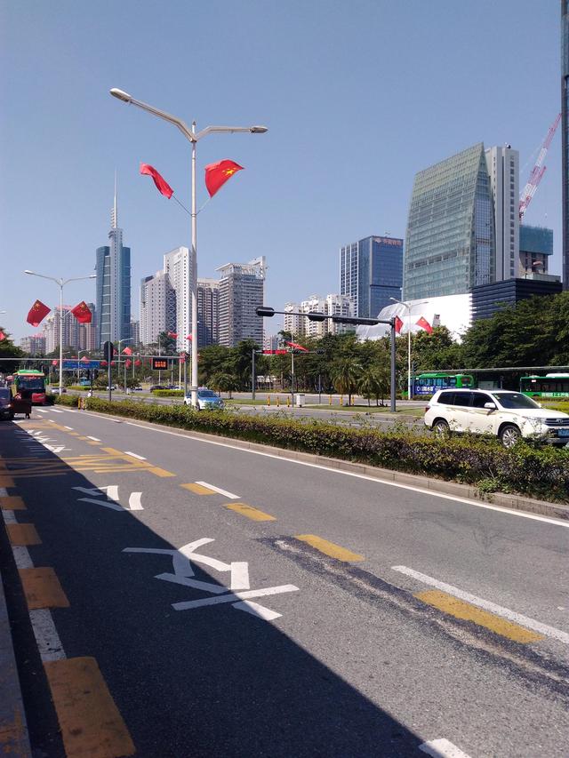 深圳服裝批發(fā)市場(chǎng)有哪些，廣東深圳服裝批發(fā)市場(chǎng)？