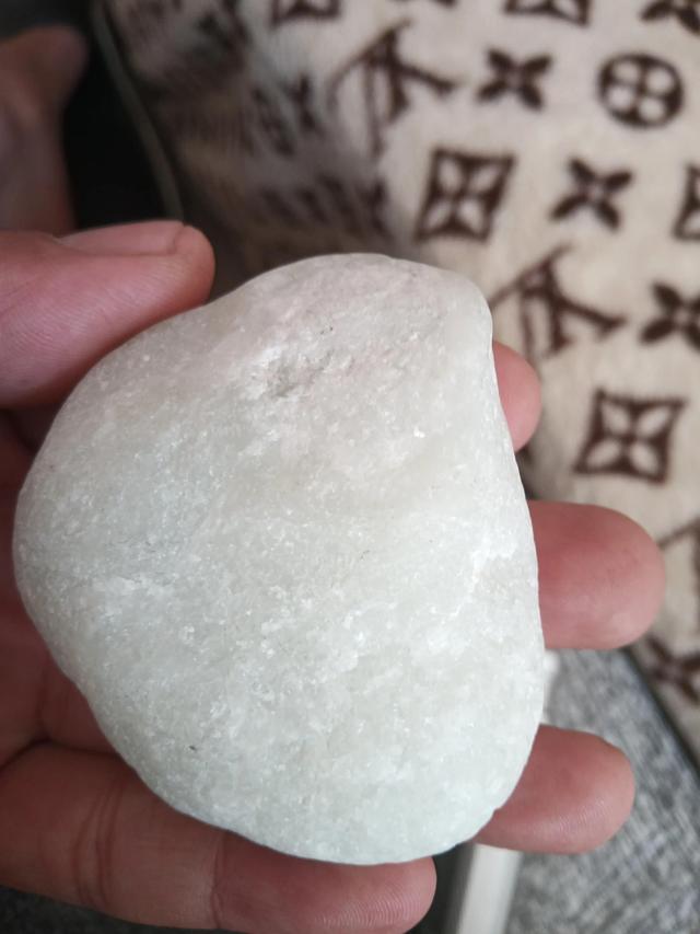 廣東平洲翡翠手鐲價格，佛山市平洲翡翠批發(fā)？