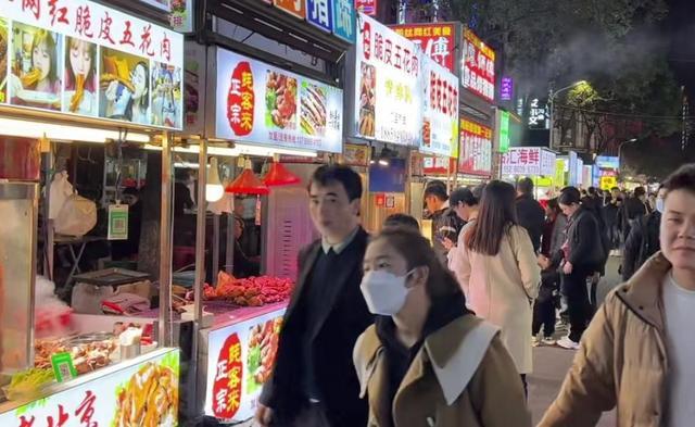 10元3樣地?cái)傌浥l(fā)兒童玩具真的好賣嗎，兒童小玩具批發(fā)1-10元_地?cái)倧V場(chǎng)？