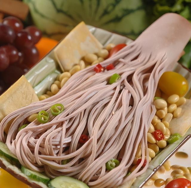 附近賣涼皮批發(fā)店在哪里，涼皮去哪進(jìn)貨？