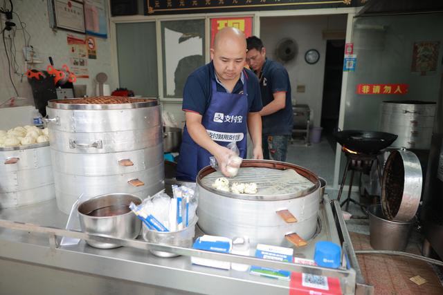 早餐店的包子哪里進(jìn)貨的，早餐店的包子哪里進(jìn)貨的多？