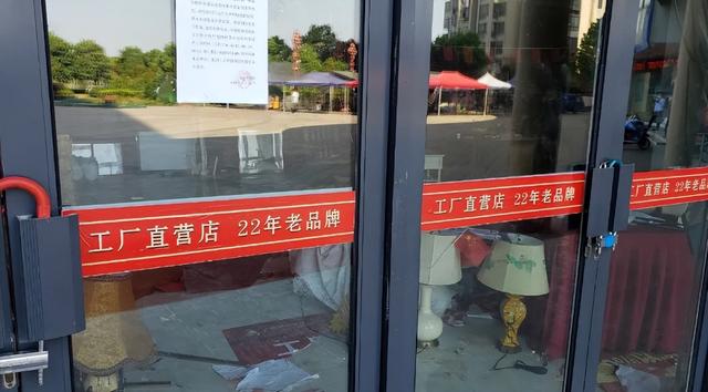 女裝品牌撤柜衣服哪里進(jìn)貨，撤柜品牌服裝進(jìn)貨？