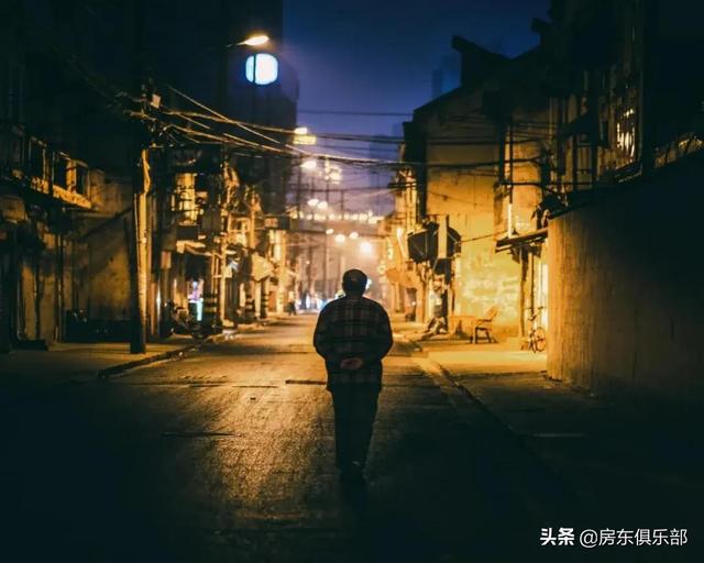 銀基服裝批發(fā)商貿(mào)城屬于哪個區(qū)，銀基服裝批發(fā)市場位置？