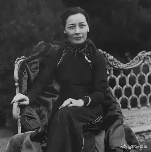 翡翠手鐲批發(fā)市場(chǎng)在哪里進(jìn)貨，翡翠手鐲在哪里有批發(fā)市場(chǎng)價(jià)格？