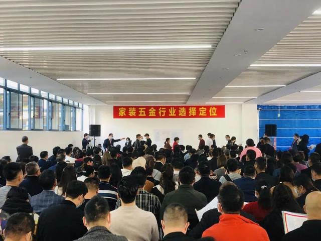 義烏五愛庫(kù)存市場(chǎng)服裝批發(fā)市場(chǎng)地址，義烏五愛庫(kù)存市場(chǎng)服裝批發(fā)市場(chǎng)地址電話？