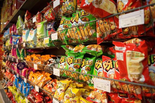 零食批發(fā)一手貨源廠家，零食進(jìn)貨批發(fā)網(wǎng)站？
