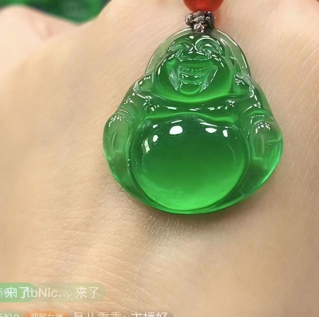 國內(nèi)翡翠一手貨源在哪里，阿里巴巴翡翠批發(fā)？