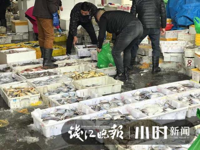 杭州批發(fā)市場(chǎng)的貨是哪里的貨源，杭州服裝批發(fā)一手貨源大市場(chǎng)在哪里？