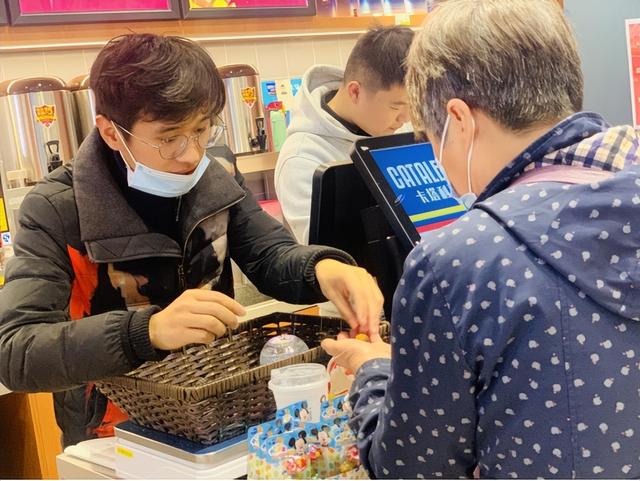 進口食品批發(fā)網(wǎng)的貨源在哪里找到，進口食品批發(fā)網(wǎng)的貨源在哪里查？