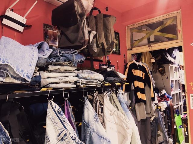 開服裝店阿里巴巴貨源怎么樣啊賺錢嗎，開服裝店在阿里巴巴進(jìn)貨可靠嗎？