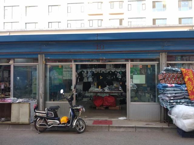 阿里巴巴做服裝批發(fā)怎么樣，服裝實(shí)體店在阿里巴巴進(jìn)貨現(xiàn)實(shí)嗎？