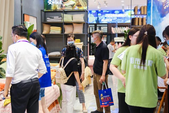 微商潮牌衣服一手貨源，微商潮牌衣服一手貨源怎么找？