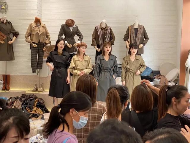 老汪服裝聯(lián)盟私董會(huì)總結(jié)分享還記得當(dāng)初你為什么選擇做服裝嗎？