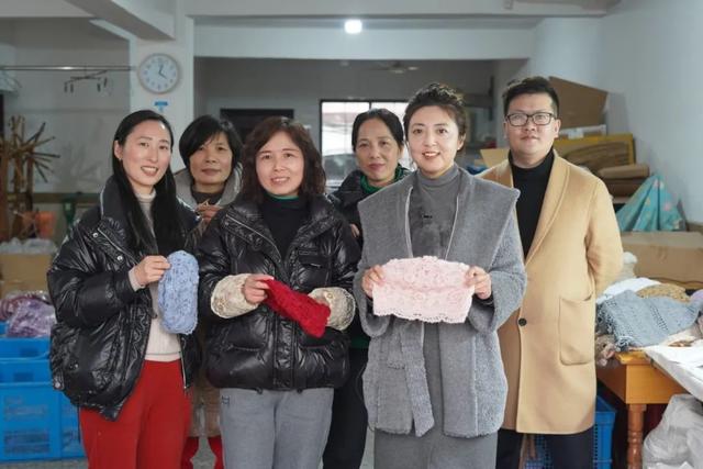 純手工、夫妻檔小店如何出圈？背后離不開營商?！笆刈o罩”