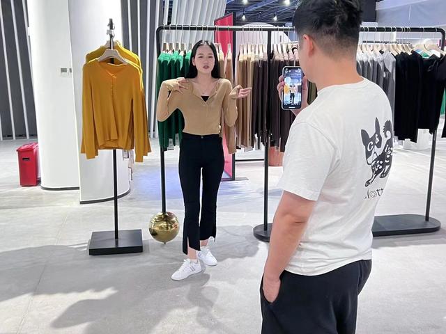 淘寶直播賣衣服貨源，淘寶直播賣衣服貨源怎么解決？