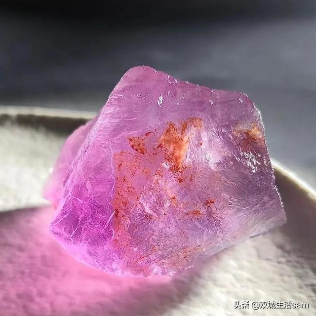 果凍般的螢石礦標，想來咬一口嗎？