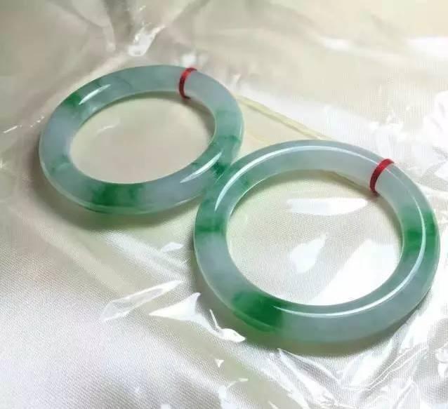 微商翡翠照片實(shí)物對(duì)比，微商賣(mài)翡翠？