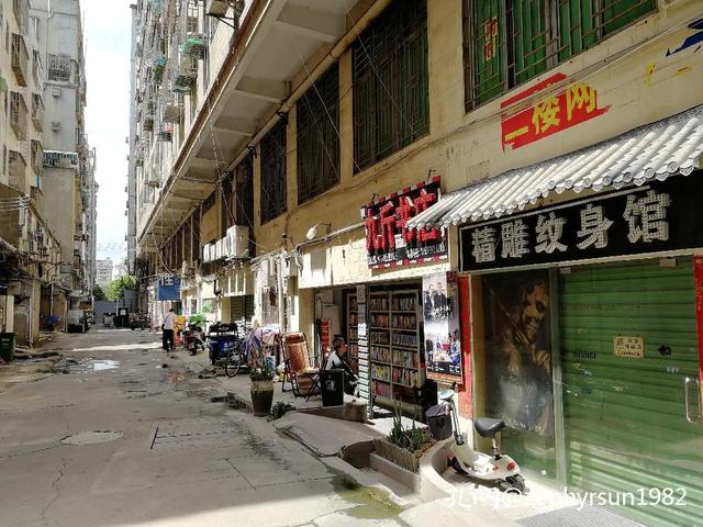 微商賣書怎么找貨源，微商賣書怎么找貨源呢？